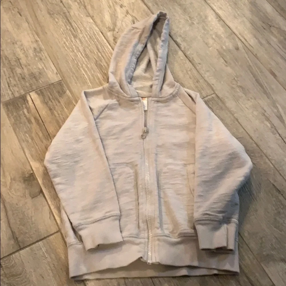 Bundle of 2 size 4 tops